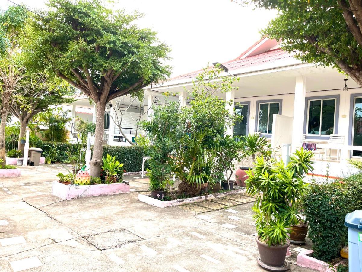 Insook Ko Larn Resort Buitenkant foto