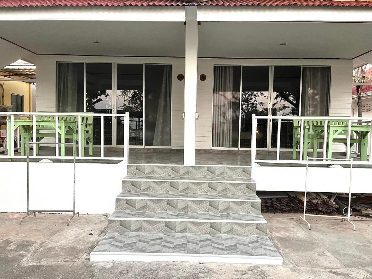 Insook Ko Larn Resort Buitenkant foto