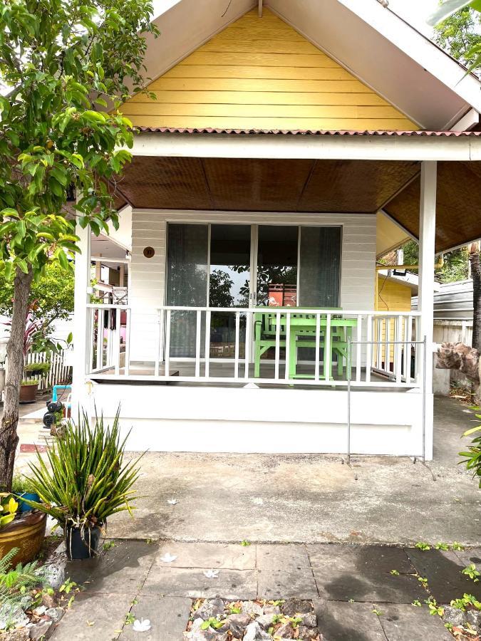 Insook Ko Larn Resort Buitenkant foto