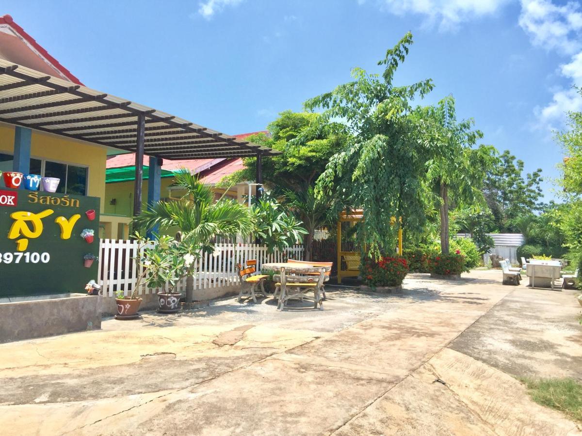 Insook Ko Larn Resort Buitenkant foto