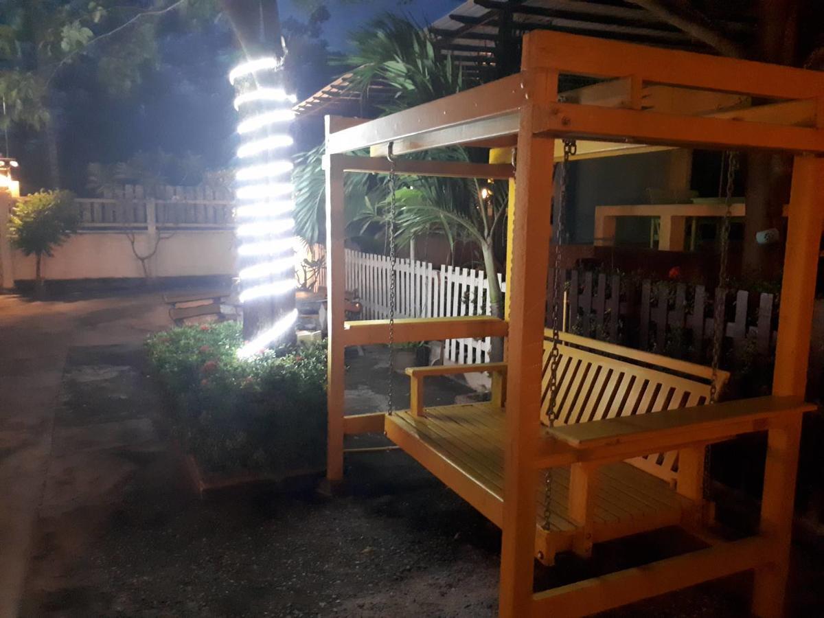 Insook Ko Larn Resort Buitenkant foto