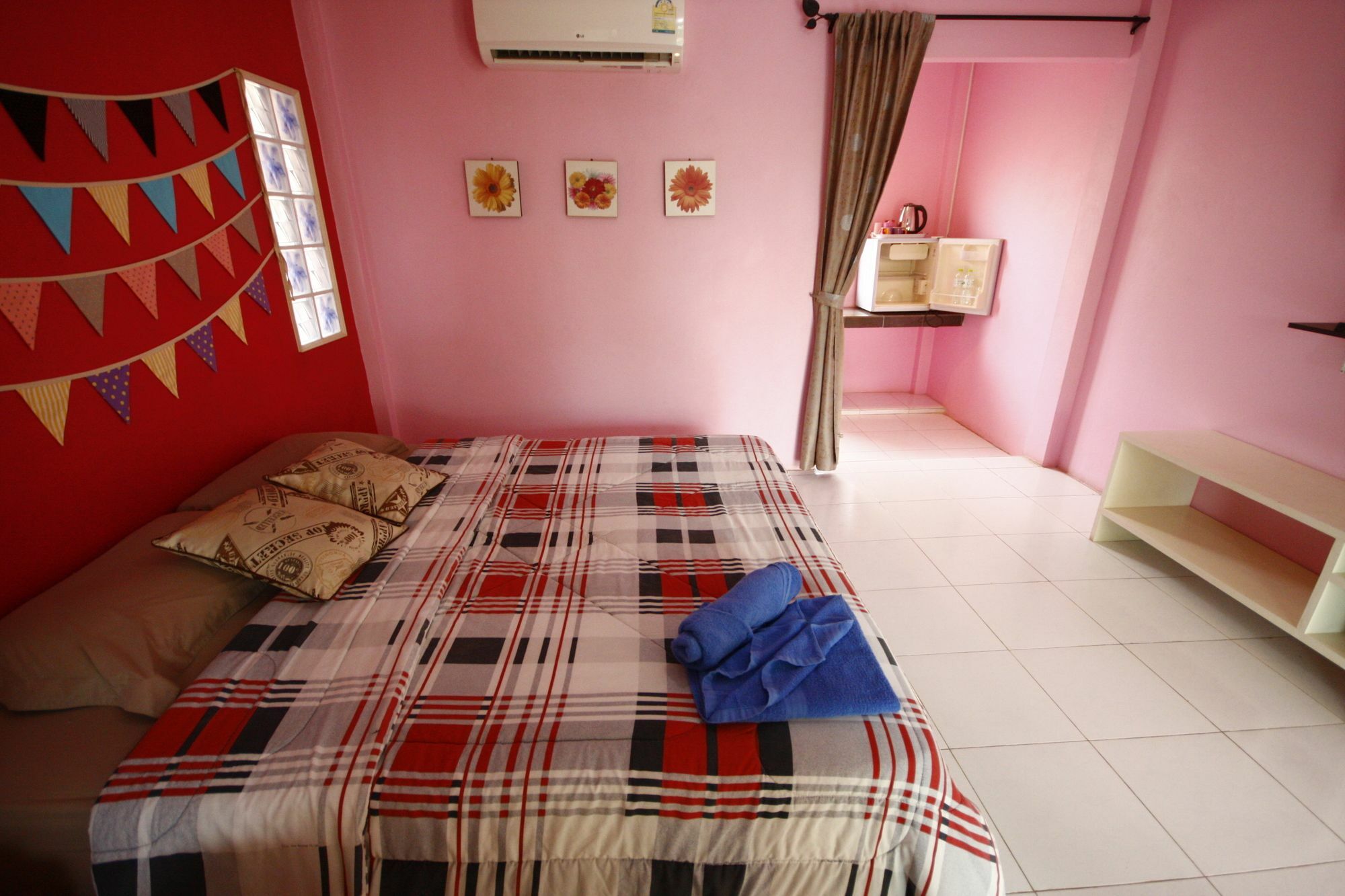 Insook Ko Larn Resort Buitenkant foto
